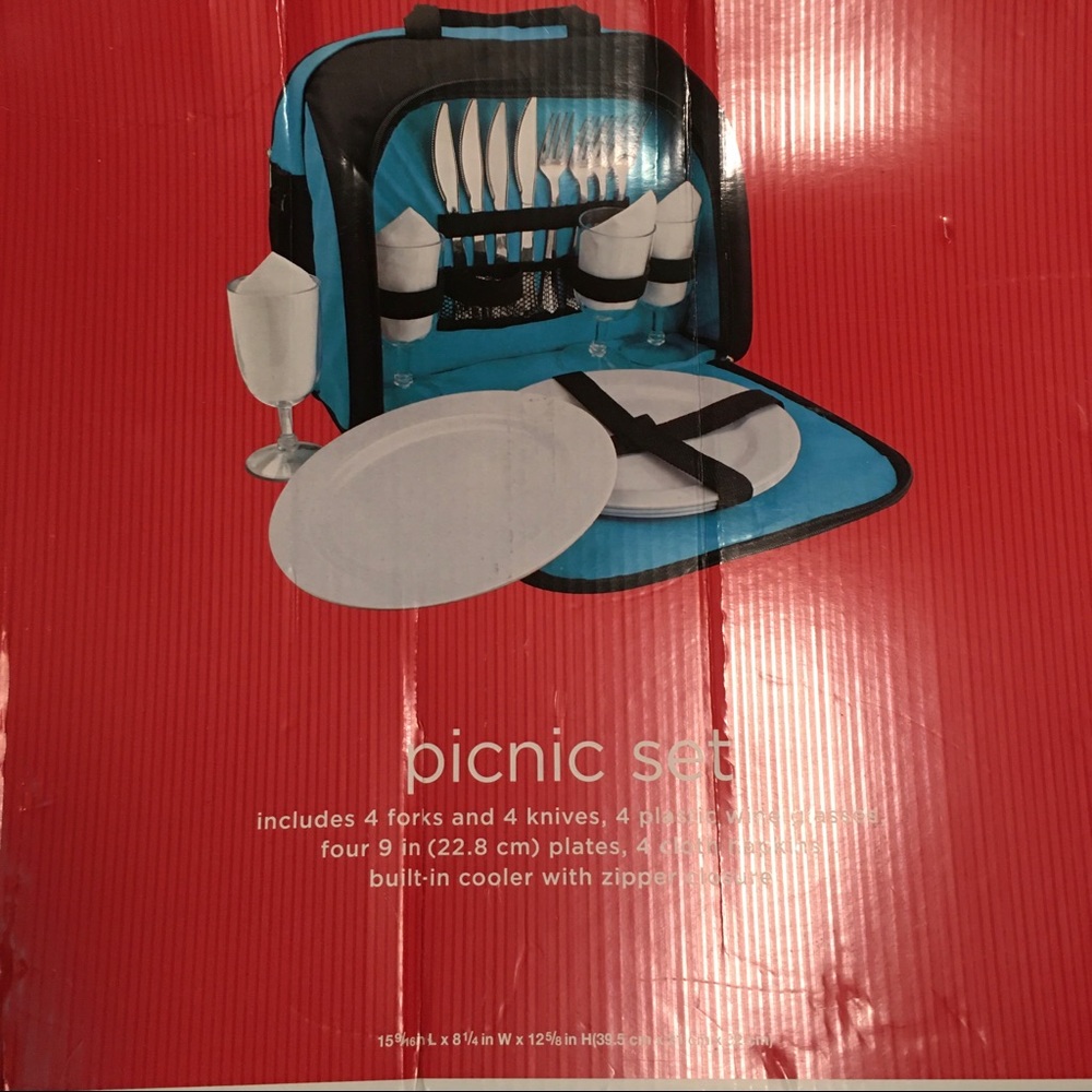 NWT Picnic Set, plates, cooler